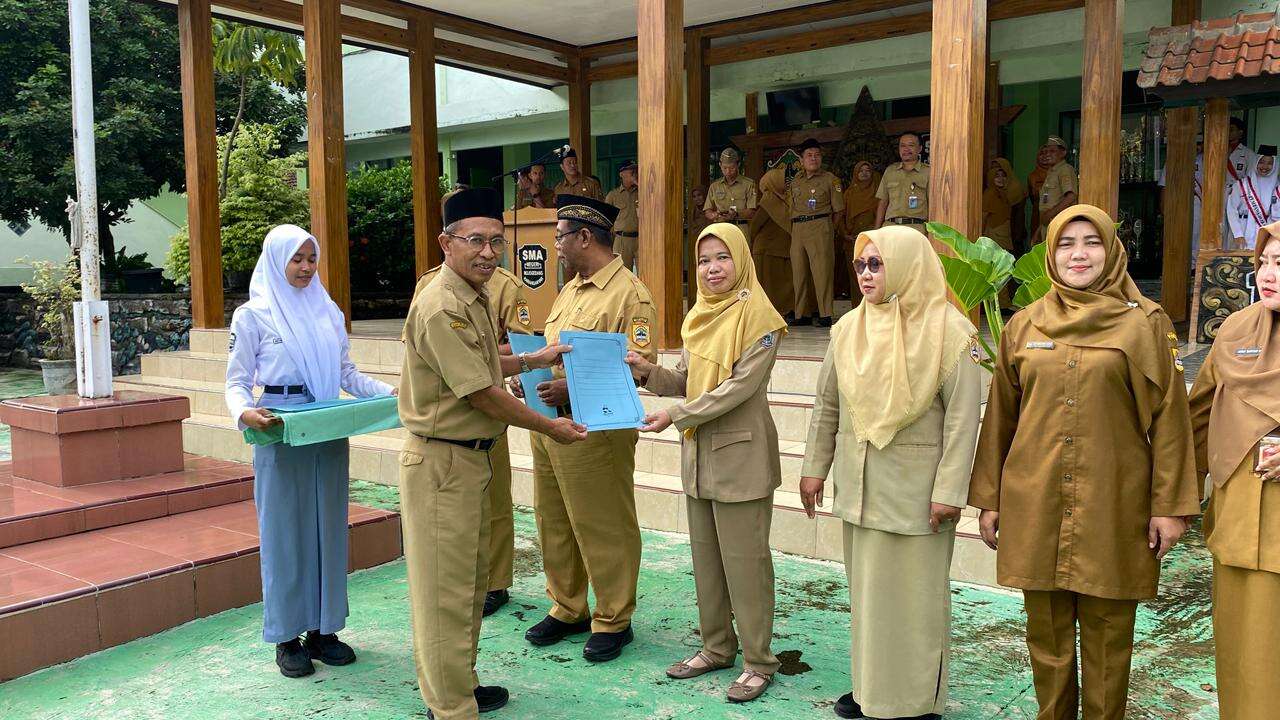 BACK TO SCHOOL SMA NEGERI 1 MOJOGEDANG